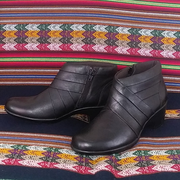 Clarks MaliaHue Boots 7 - Picture 7 of 7